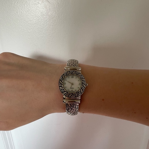 Silver tone chunky VTG bangle stainless steel watch with circle face - Picture 4 of 4